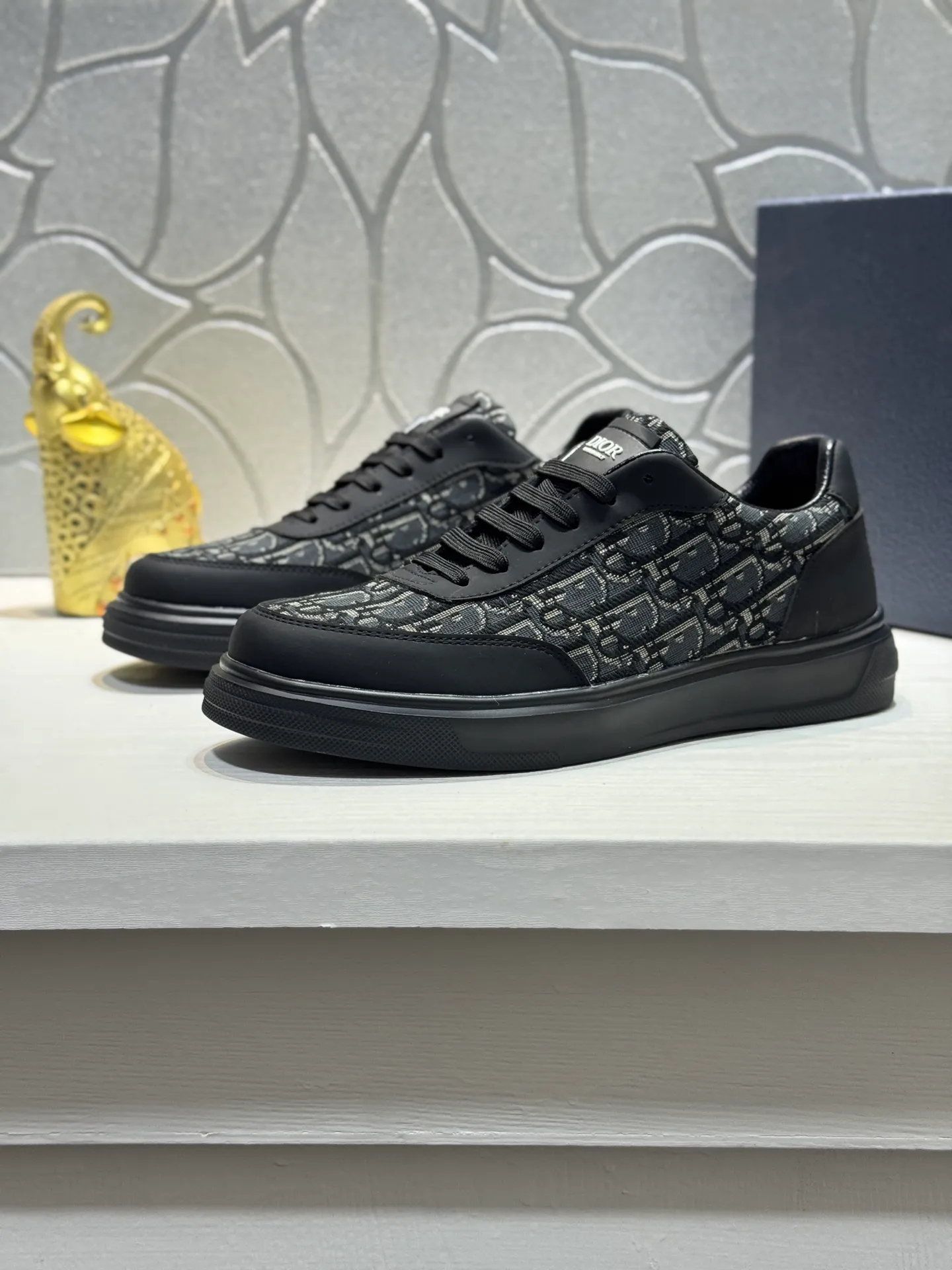 Men's men's shoes 💰400 [New model] 🌂🌂Dior (Dior) 🆕 Low-top casual shoes, carefully made of first-layer cowhide with canvas, comfortable and breathable ~ rubber soles, enhance style. Fashionable and versatile, it can complement any look. Featuring an exquisite design that is uniquely dynamic and modern, this shoe is part of Dior's legacy and embodies modern elegance. Size: 38-44 (45 customized